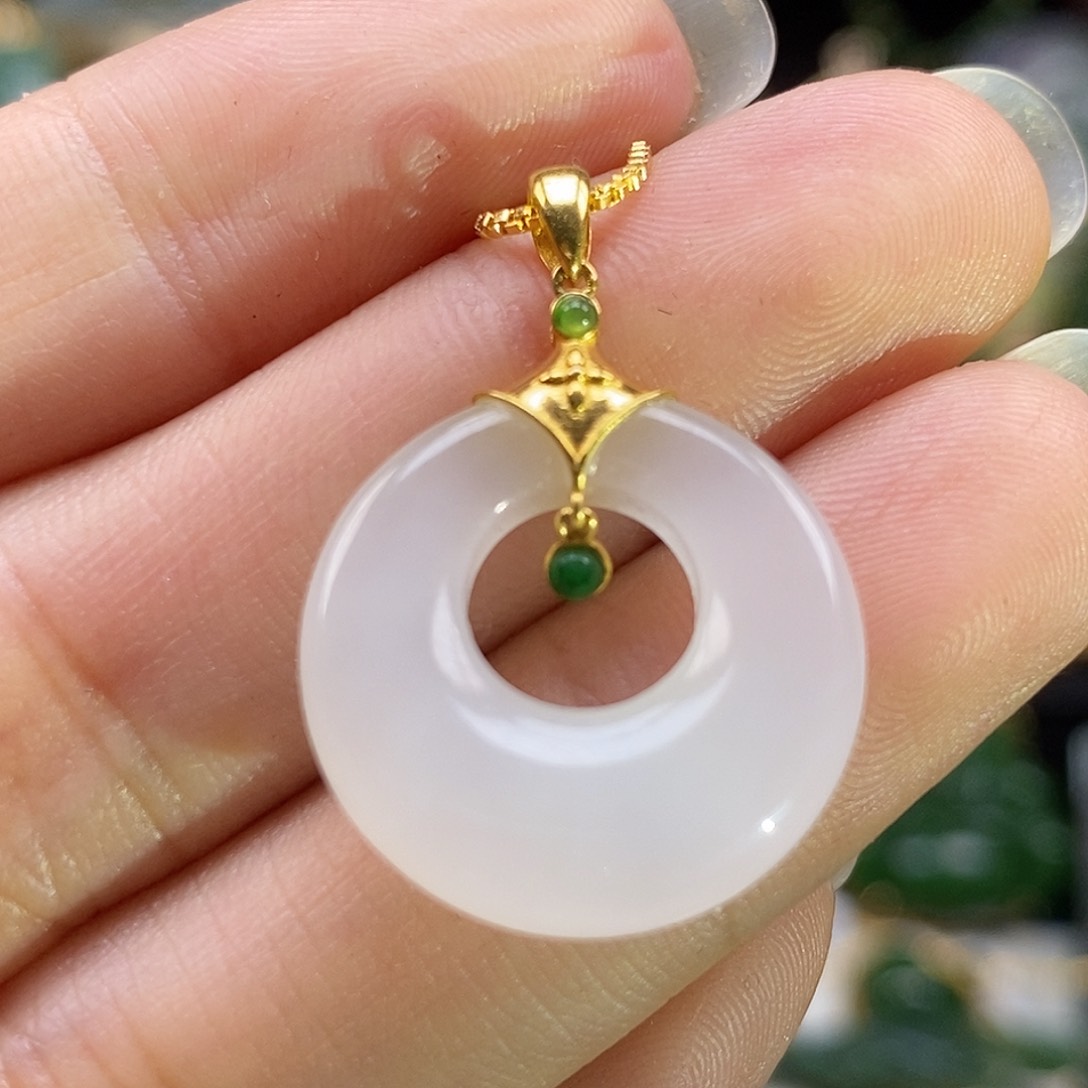 和田玉18K金镶嵌颈饰