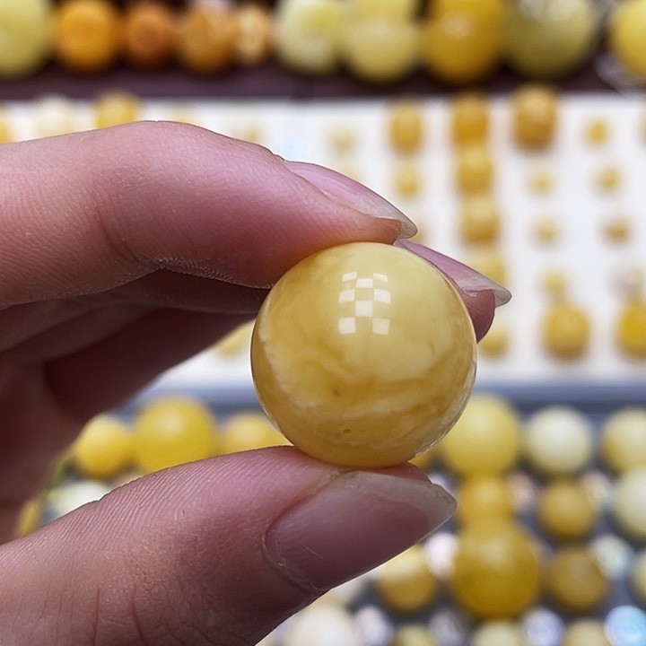 琥珀未镶嵌裸石18.1mm 瑕