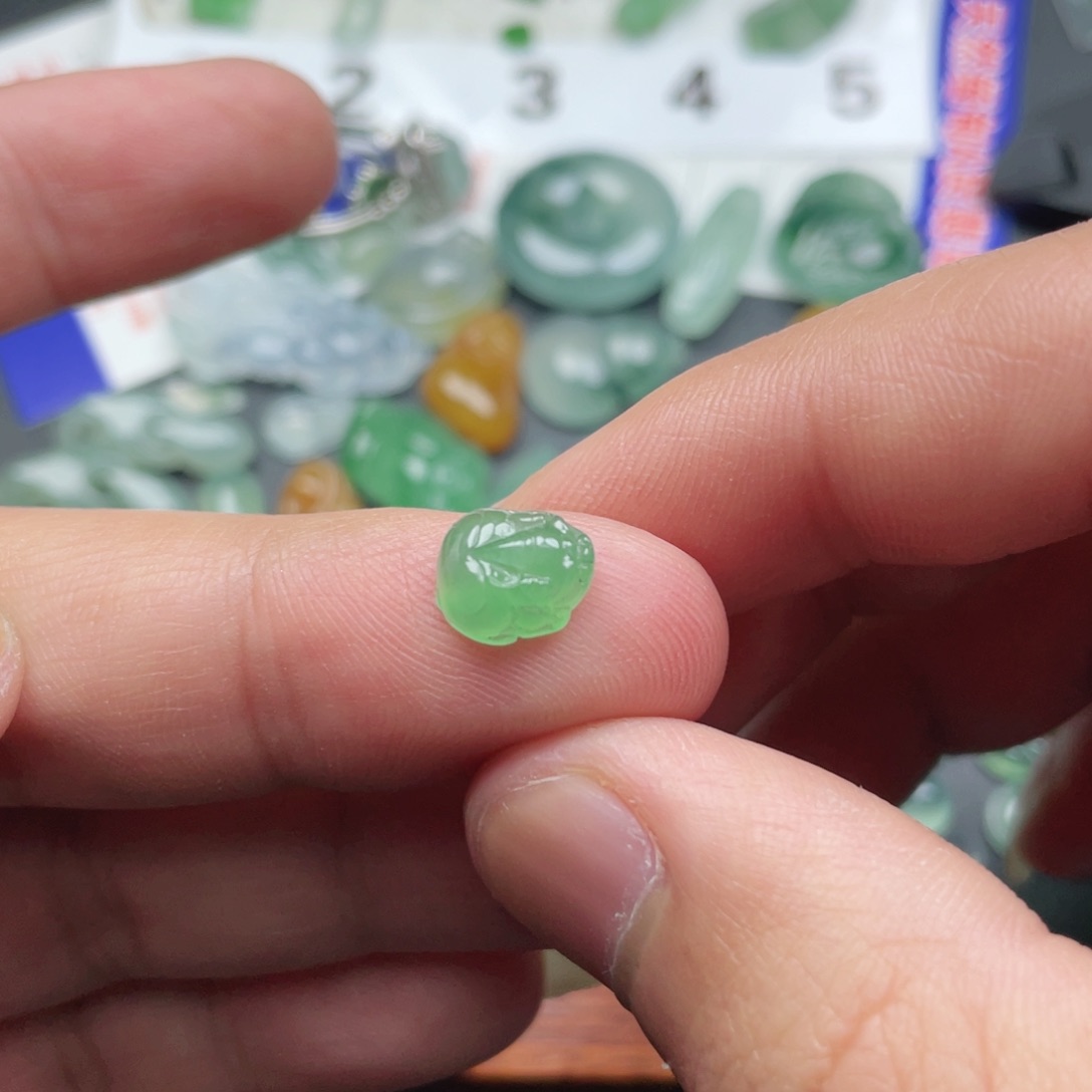 翡翠颈饰未镶嵌缅甸翡翠