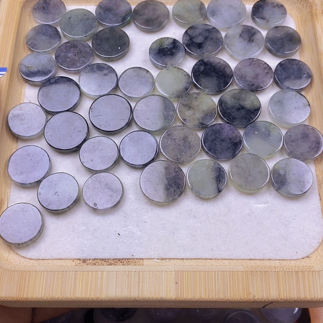 翡翠戒指未镶嵌乌鸡意境圆牌两个起拍