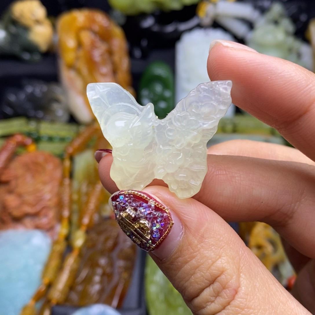 蛇纹石玉颈饰未镶嵌