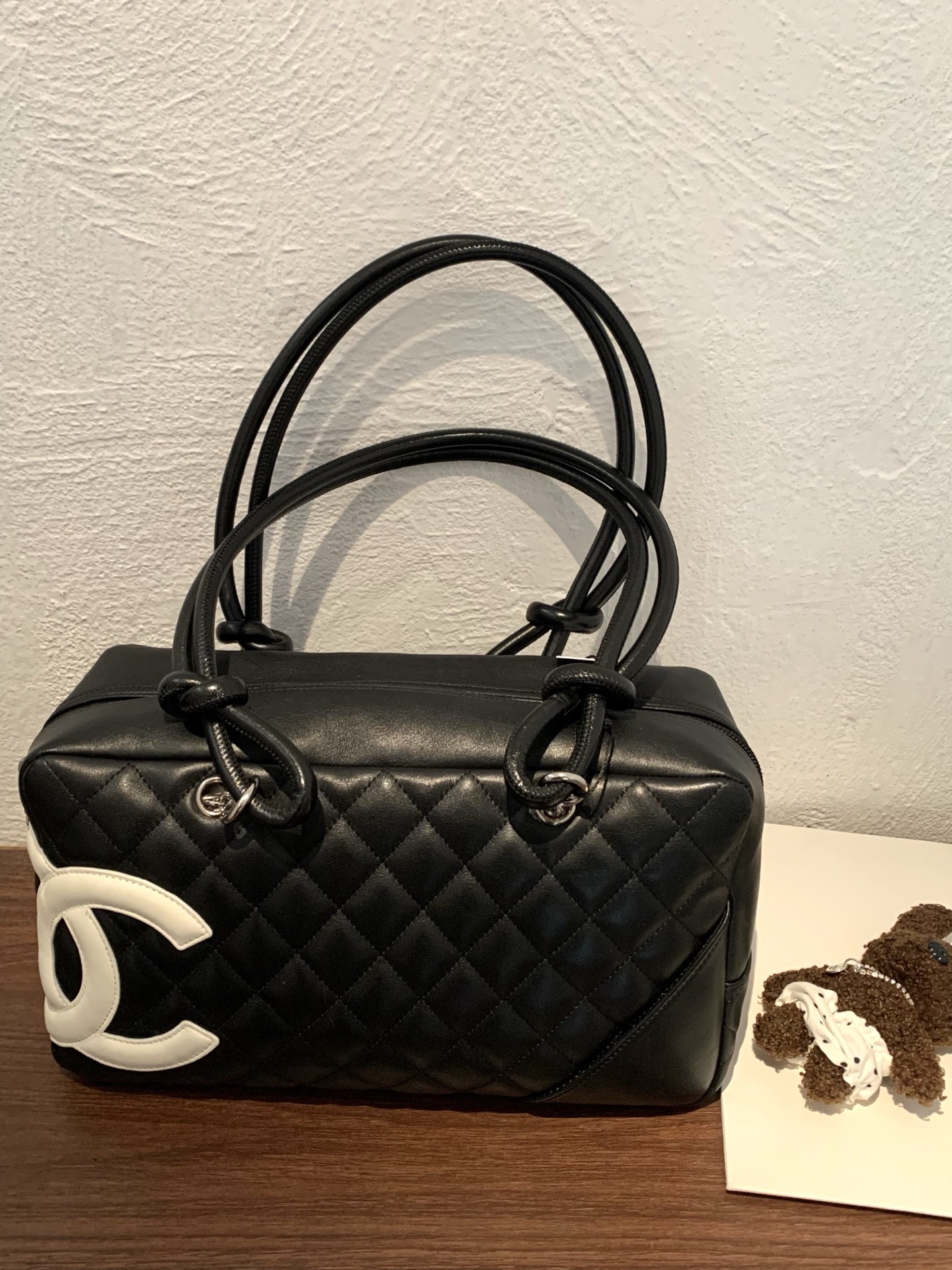 95新 Chanel/香奈儿 HIHI/黑色康鹏牛皮枕头包8开/11916376