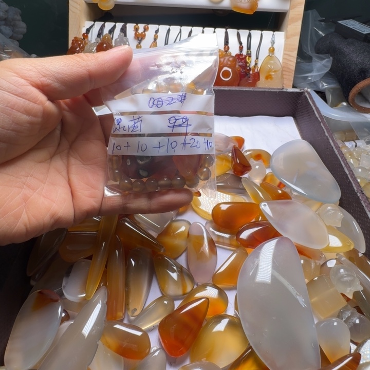 未镶嵌颈饰玛瑙/玉髓绿*绿因