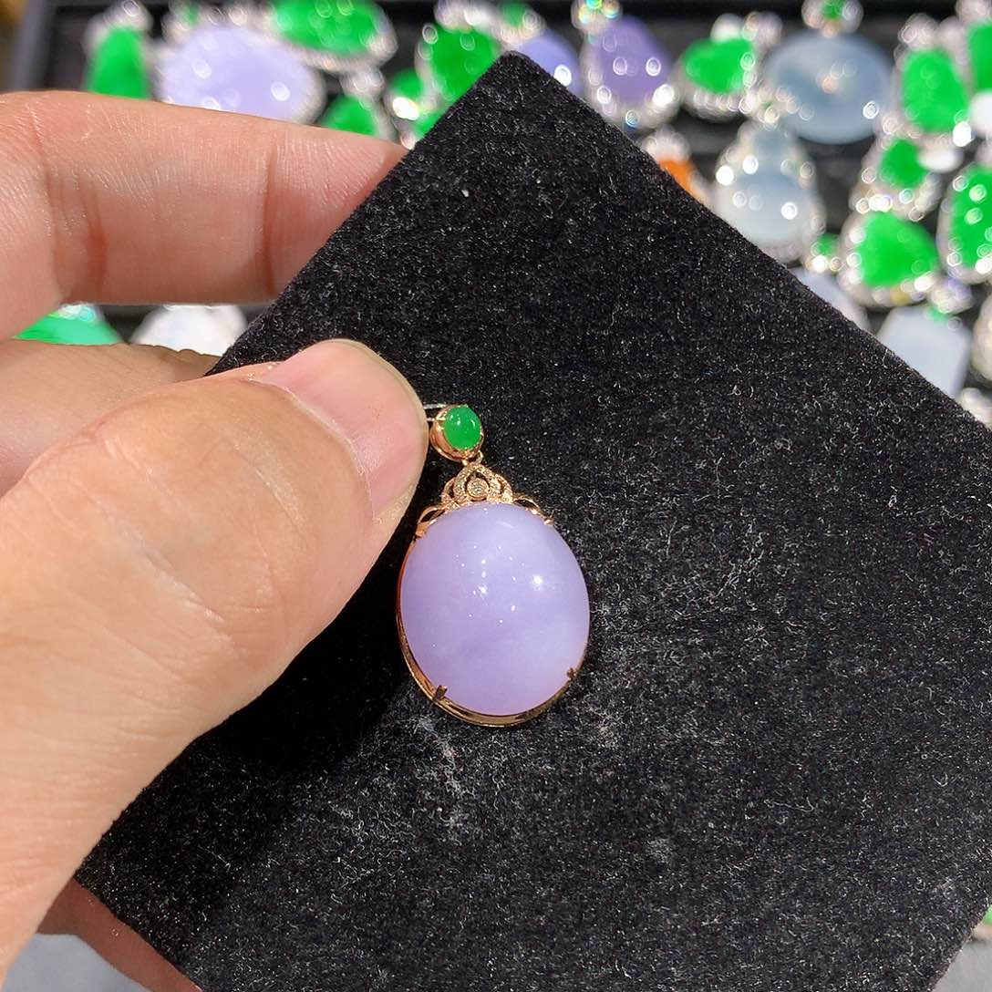 翡翠18K金镶嵌颈饰