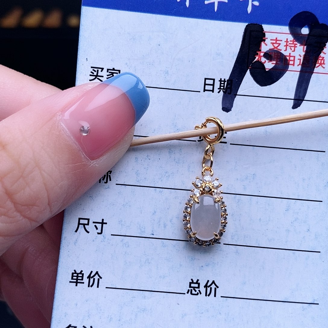 翡翠未镶嵌戒指吊坠