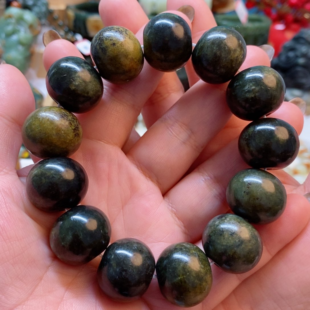 透闪石质玉手串未镶嵌