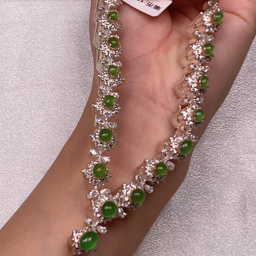 翡翠颈饰未镶嵌冰绿蛋面套链