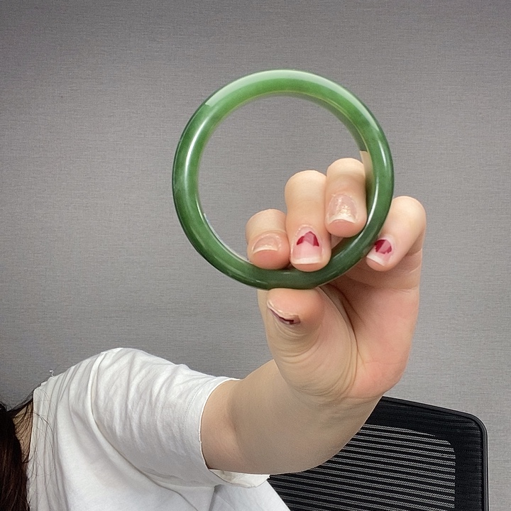 蒋***能和田玉未镶嵌手镯