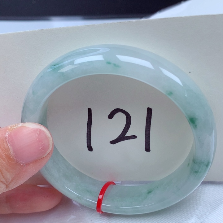 翡翠手镯未镶嵌翡翠