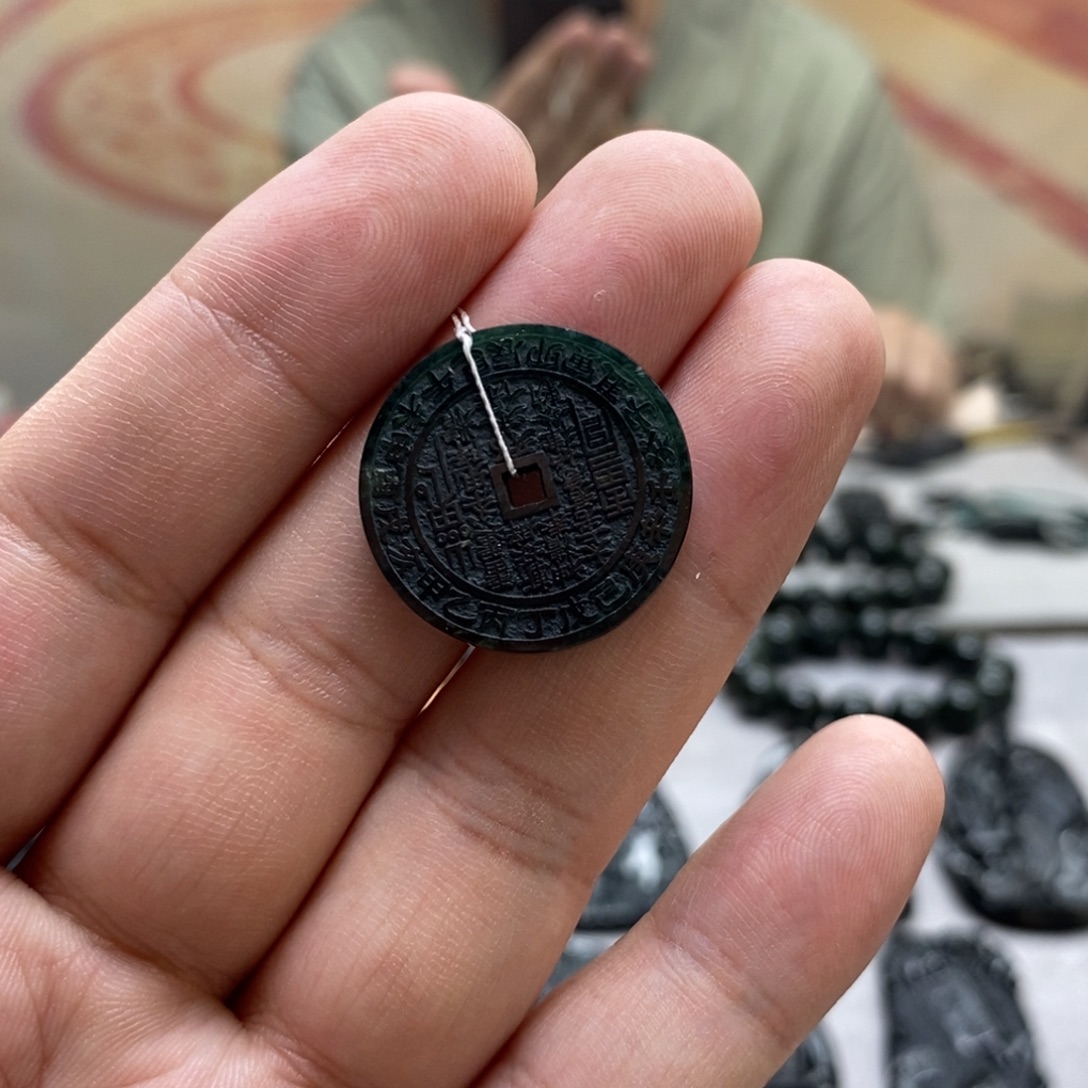 翡翠未镶嵌颈饰吊坠