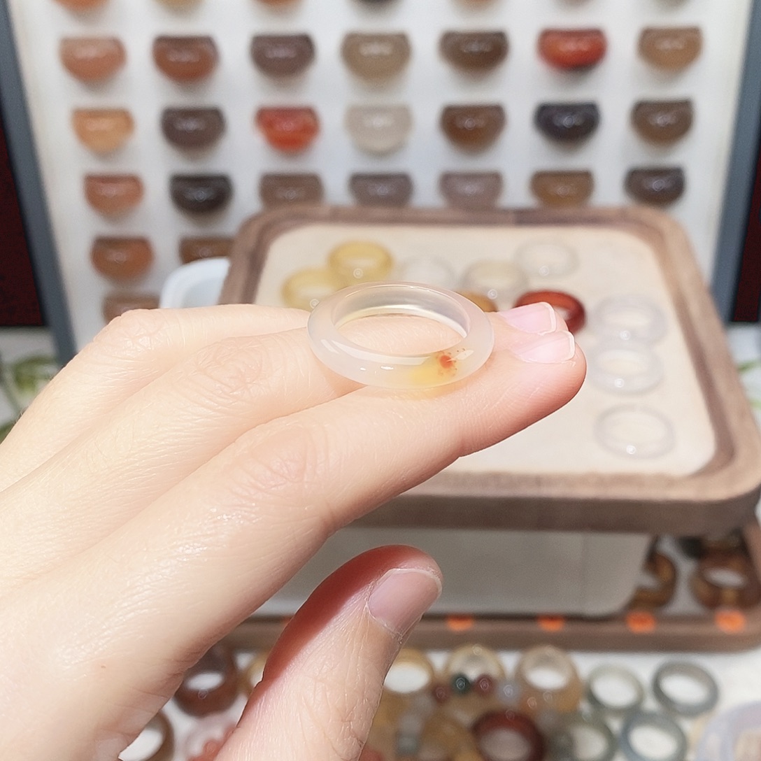 邮***光玛瑙/玉髓未镶嵌戒指港18