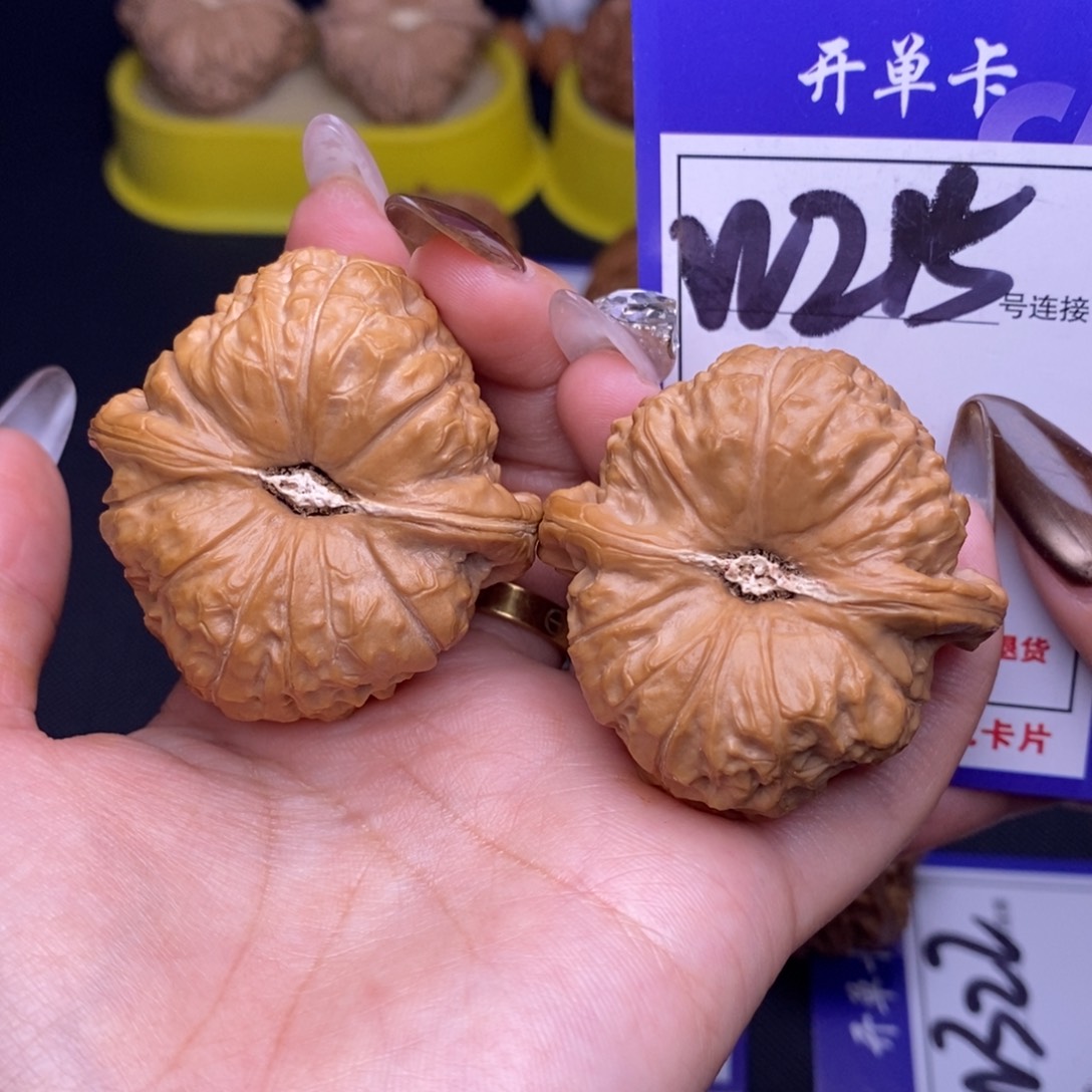 文玩核桃吊坠W215链接 南瓜墩44尺