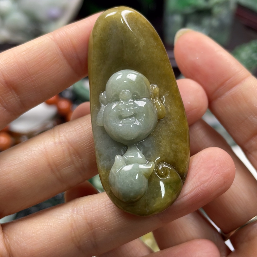 翡翠未镶嵌颈饰牌子