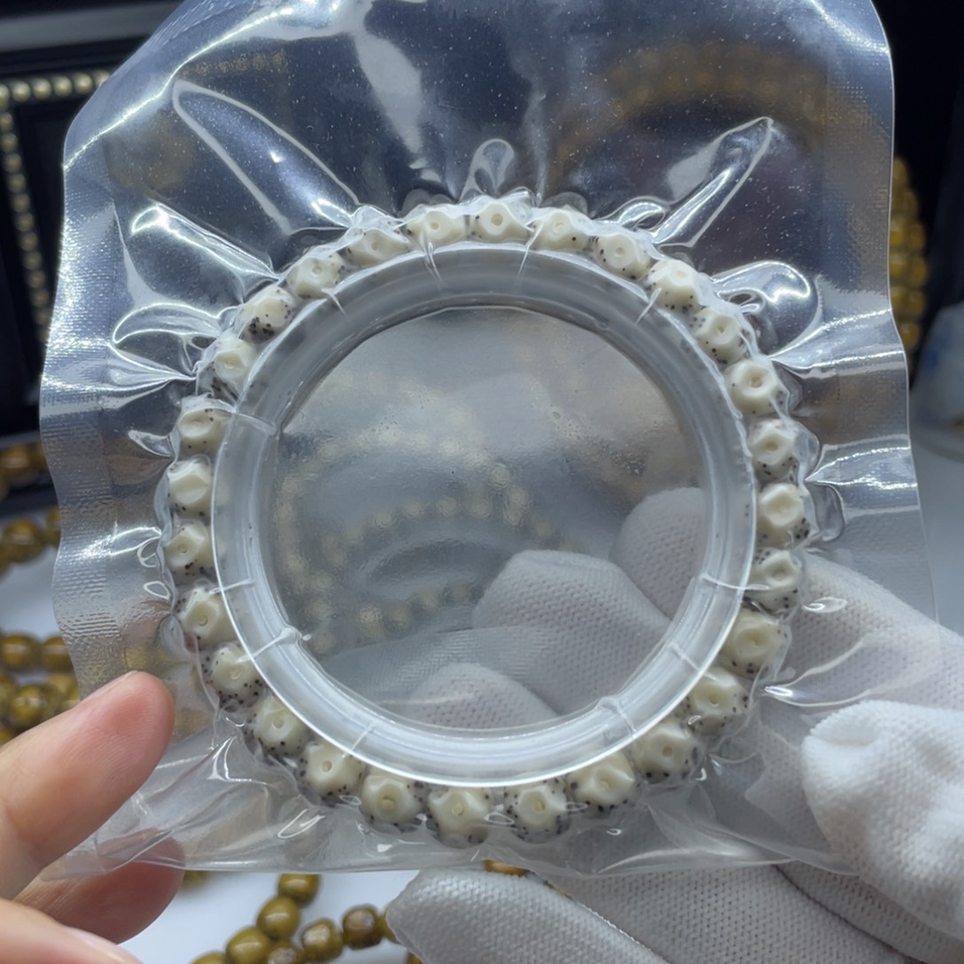 星月菩提吊坠8骨瓷白  无相          A12