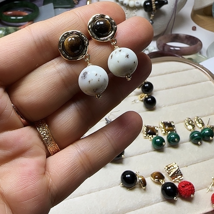 正***念和田玉未镶嵌耳饰