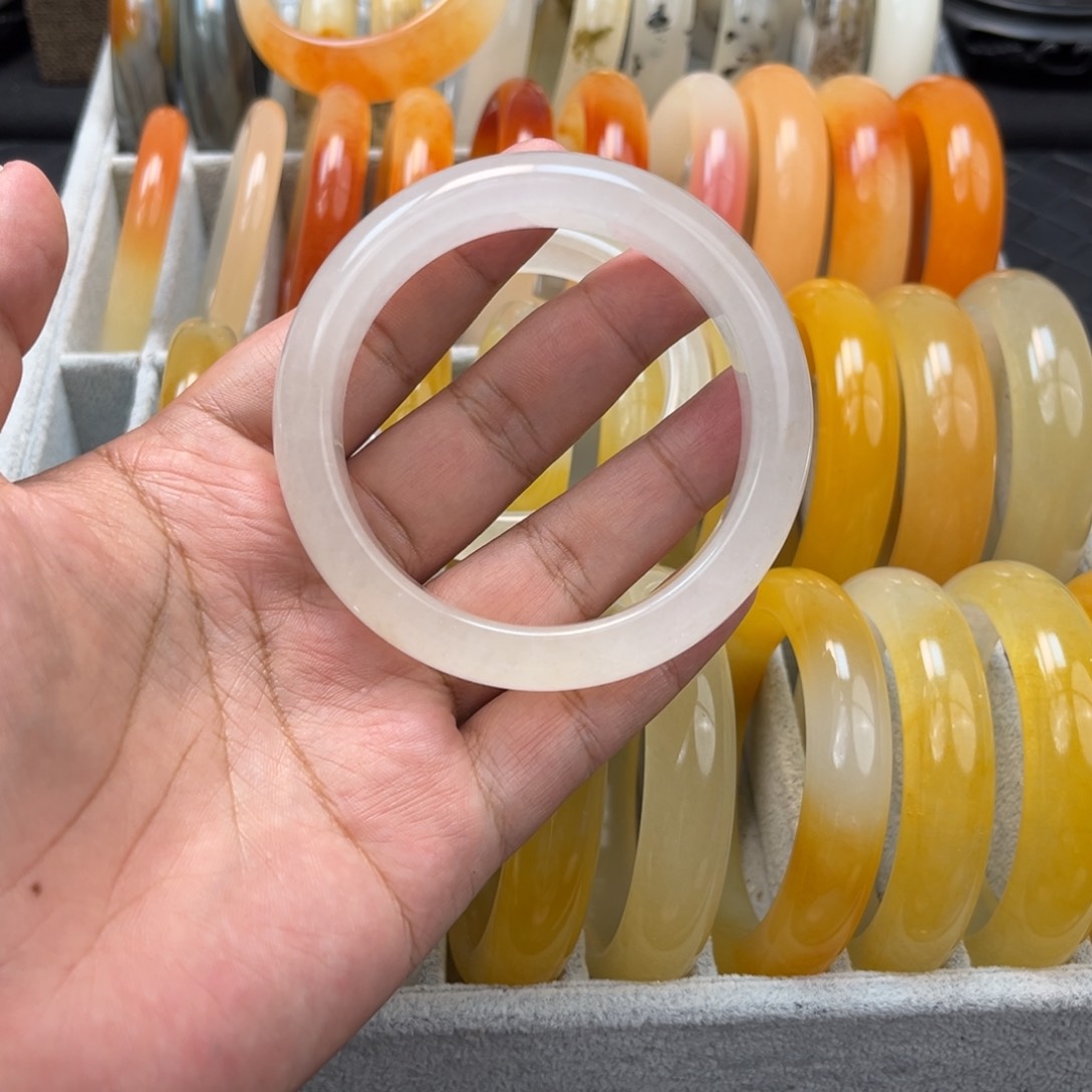 石英质玉（黄龙玉）手镯未镶嵌低****生