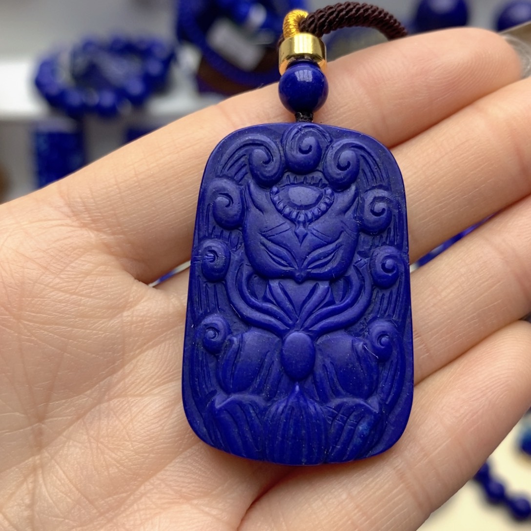 青金石未镶嵌颈饰