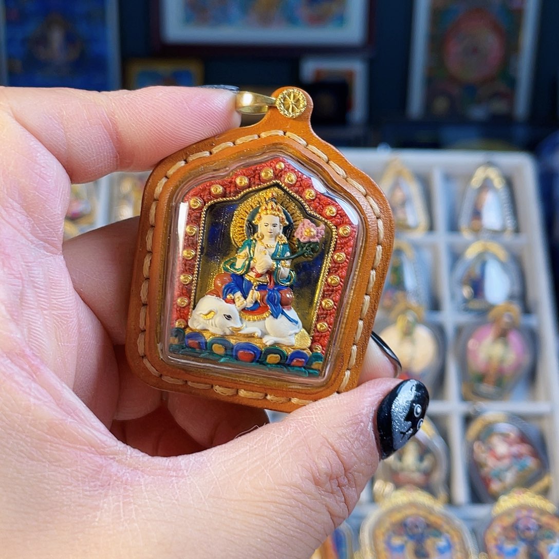 用***9泥塑热贡纯手绘擦擦牛皮壳有绳礼盒