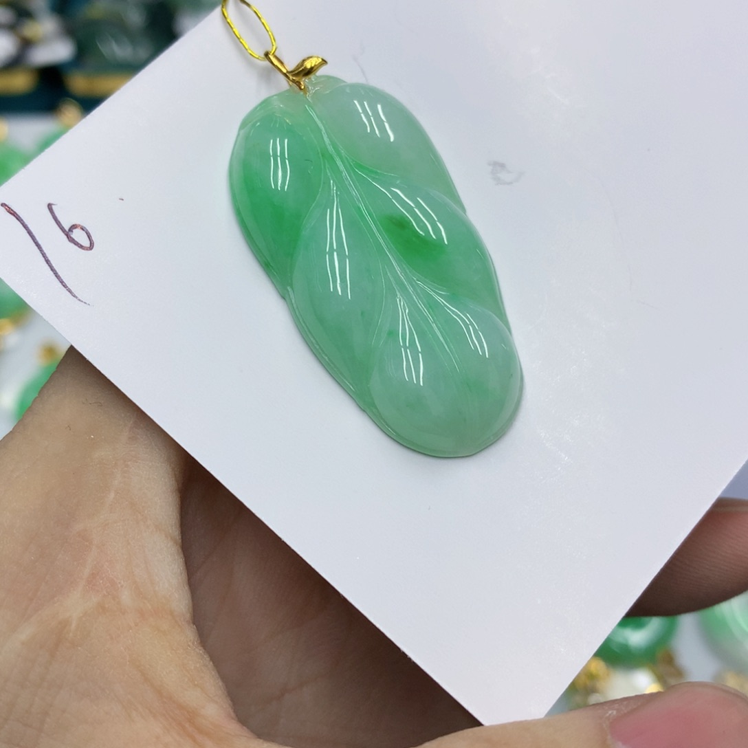 翡翠颈饰18K金镶嵌翡翠