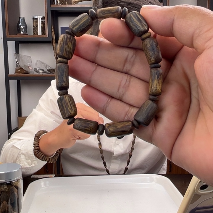 沉香手串奇楠随型树心珠8-9mm单圈多样性发一SY-113