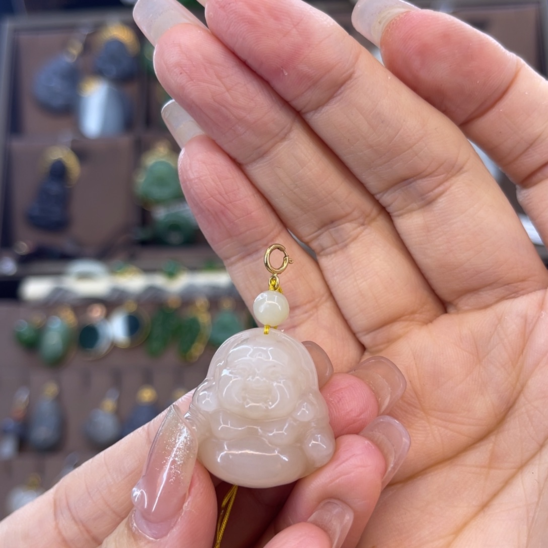 和田玉吊坠18K金镶嵌