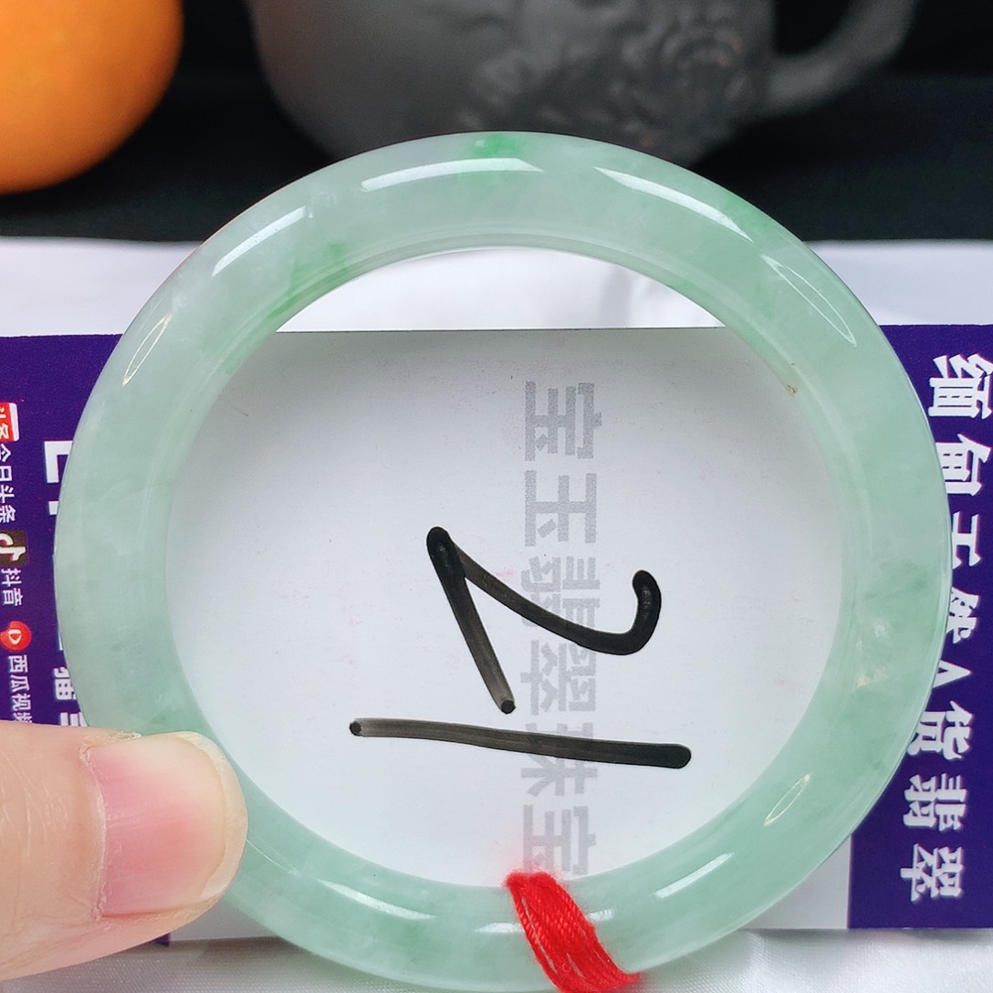 翡翠手镯未镶嵌55圈口