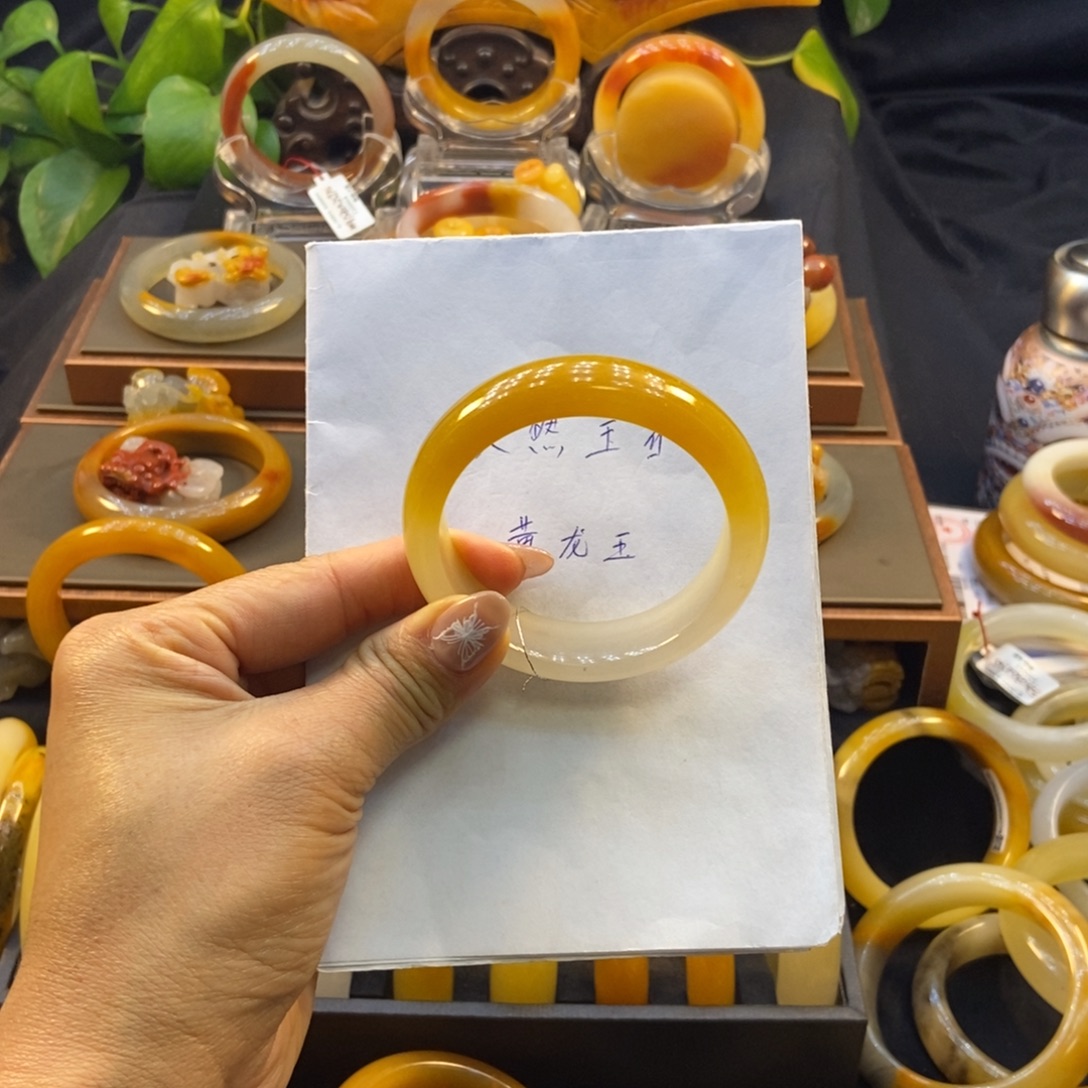 又***梦石英质玉（黄龙玉）未镶嵌手镯阳阳