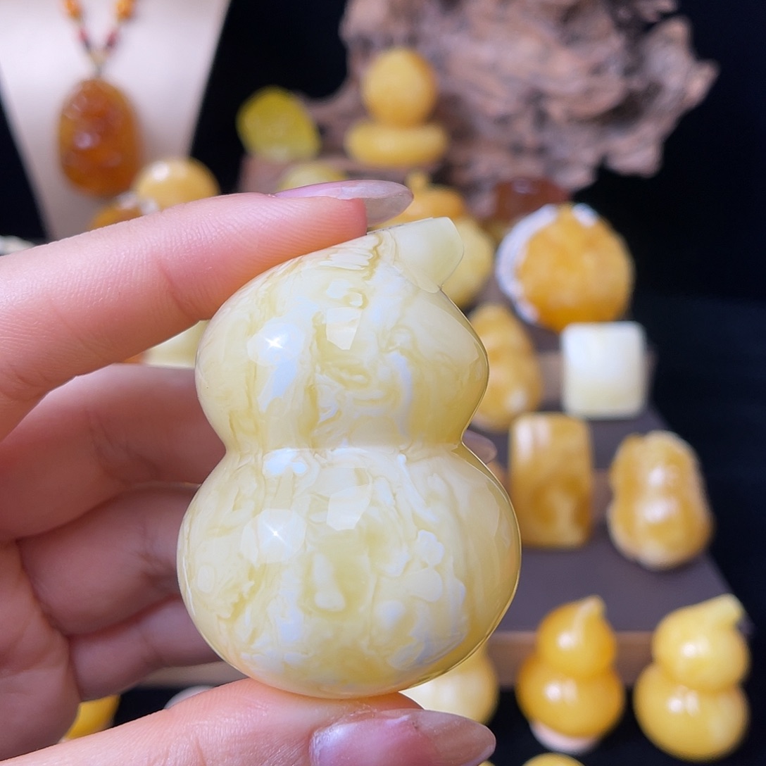 琥珀未镶嵌珠宝奇石