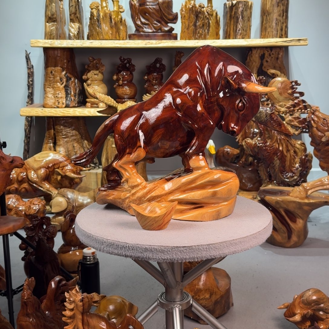 杜***泽木材香樟木牛摆件
