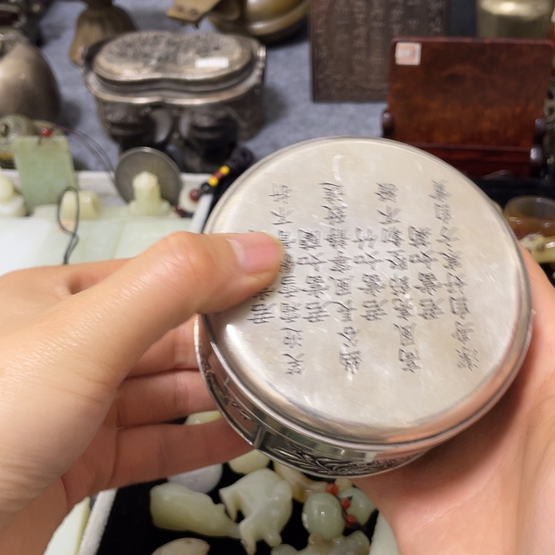 用***8铜摆件一个小物件。 