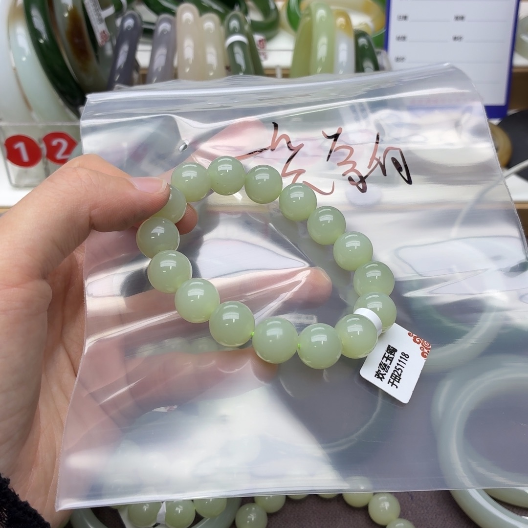 一***何和田玉未镶嵌手镯