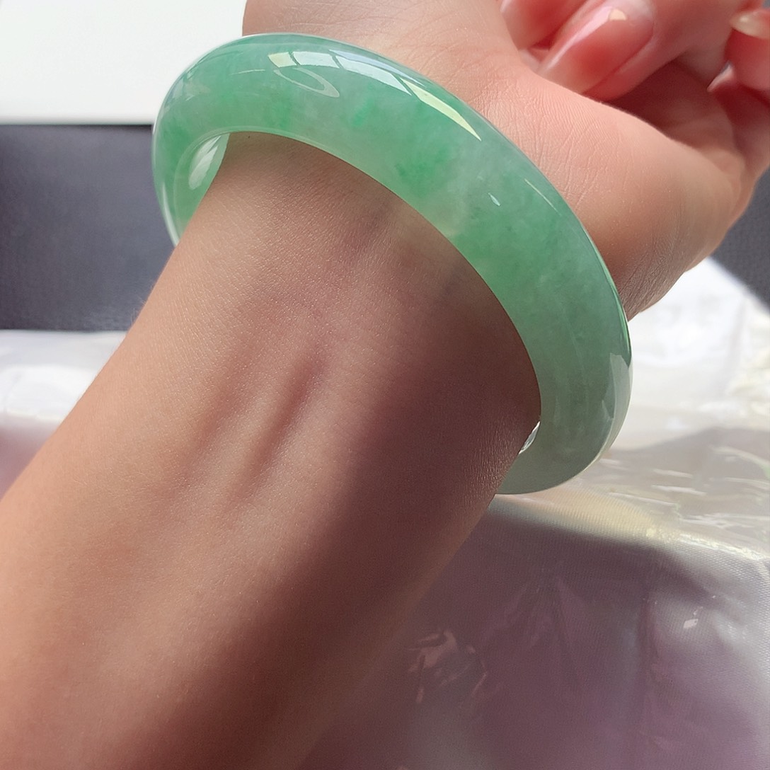 翡翠手镯未镶嵌天然A货翡翠56/57