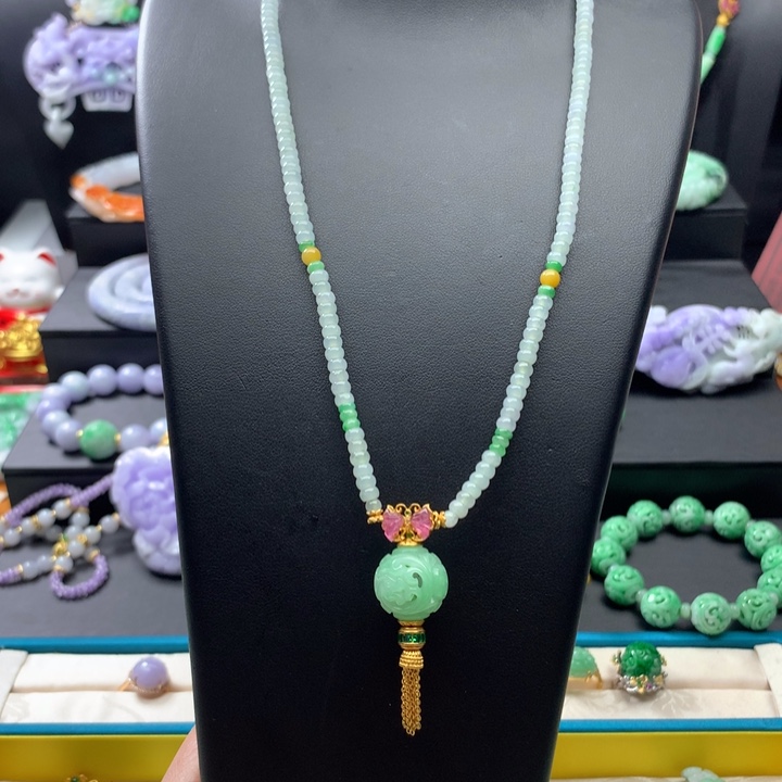 翡翠颈饰未镶嵌翡翠项链