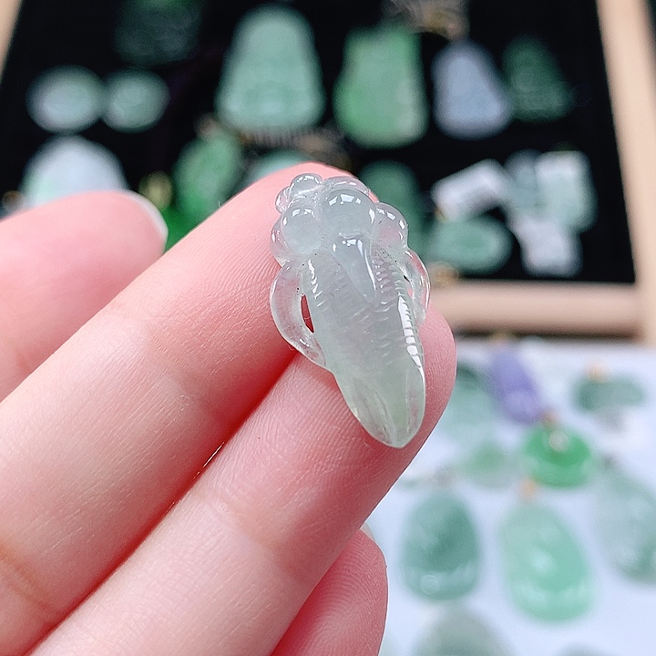翡翠未镶嵌颈饰吊坠