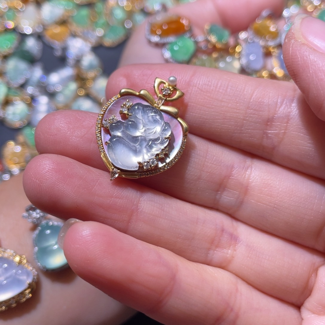 翡翠颈饰18K金镶嵌汤*敏