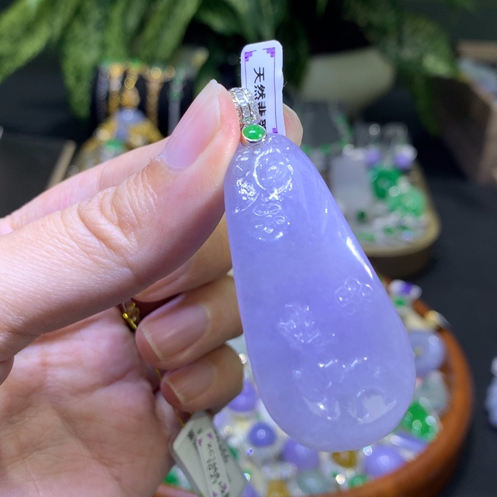 颈饰18K金镶嵌翡翠