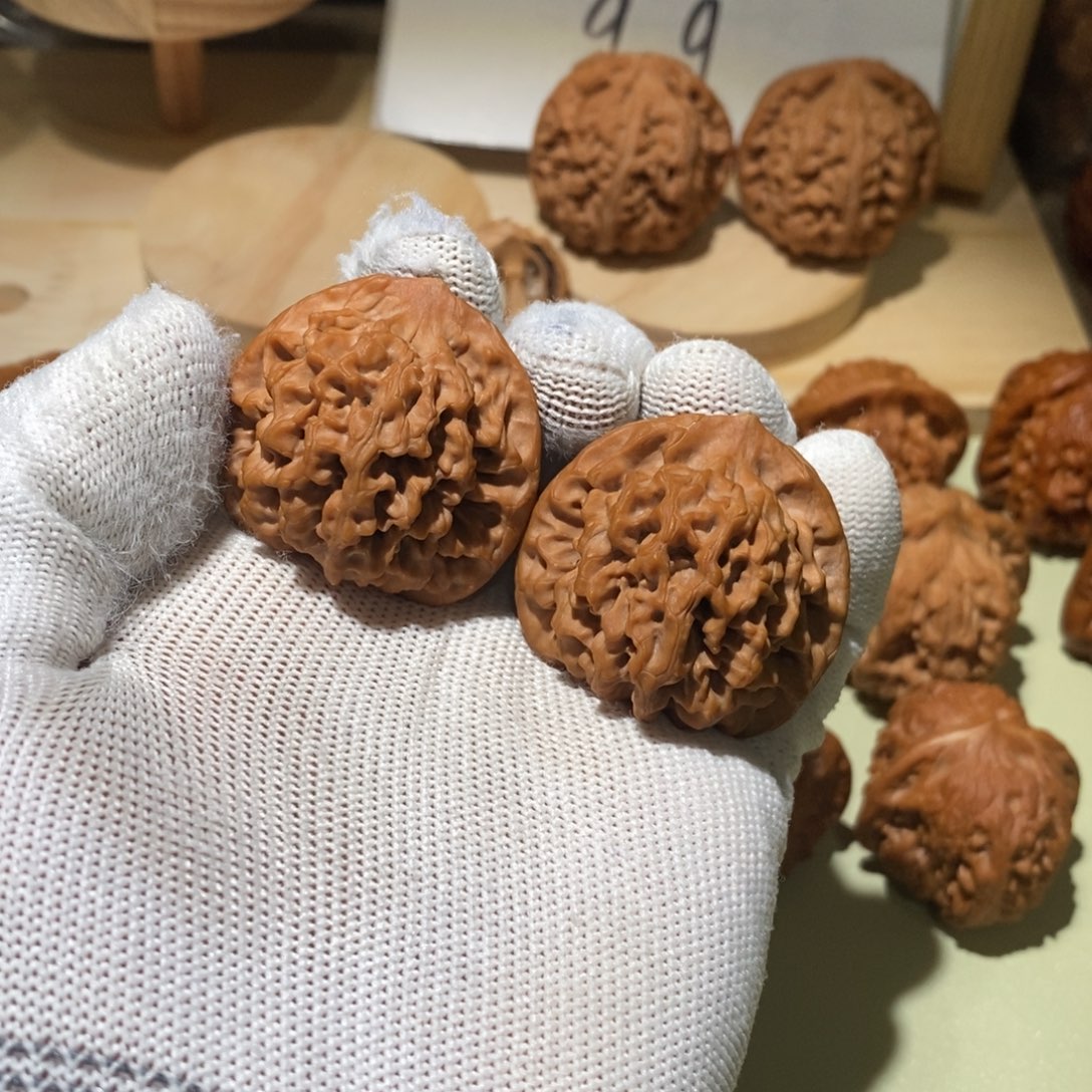 把件桃核秦闷狮子头38