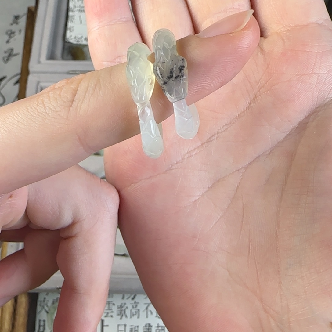 I***V蛇纹石玉合金颈饰