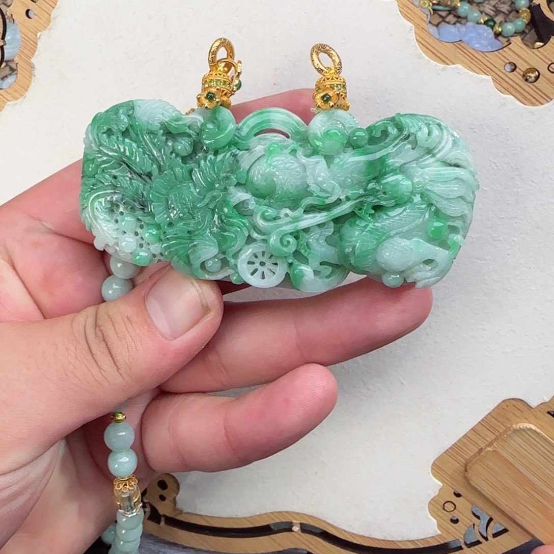 翡翠颈饰未镶嵌仿古