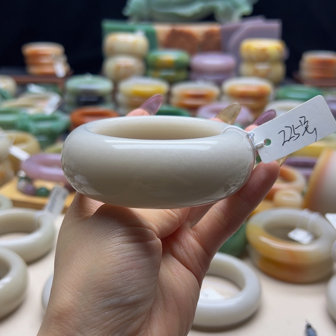 石英质玉手镯未镶嵌