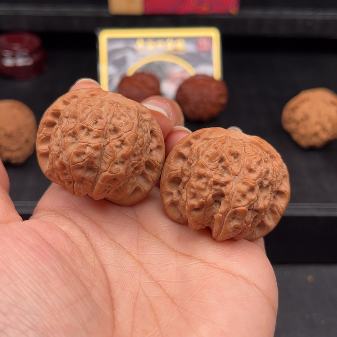 文玩核桃吊坠原树血麒麟40