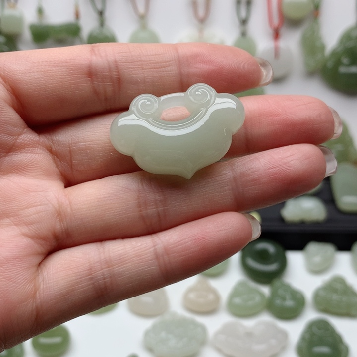 和田玉吊坠未镶嵌