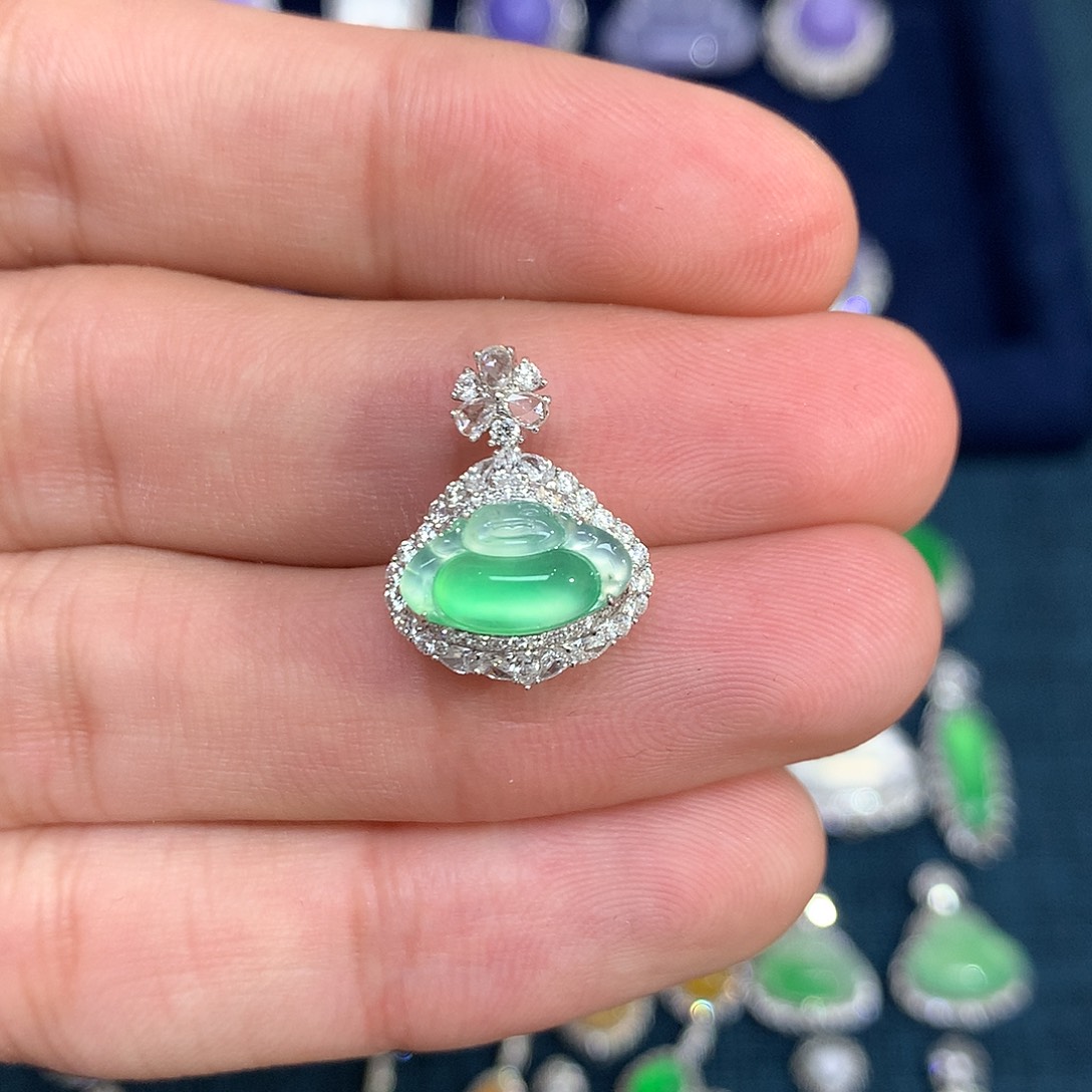 翡翠吊坠(不含链)18K金镶嵌绿佛公