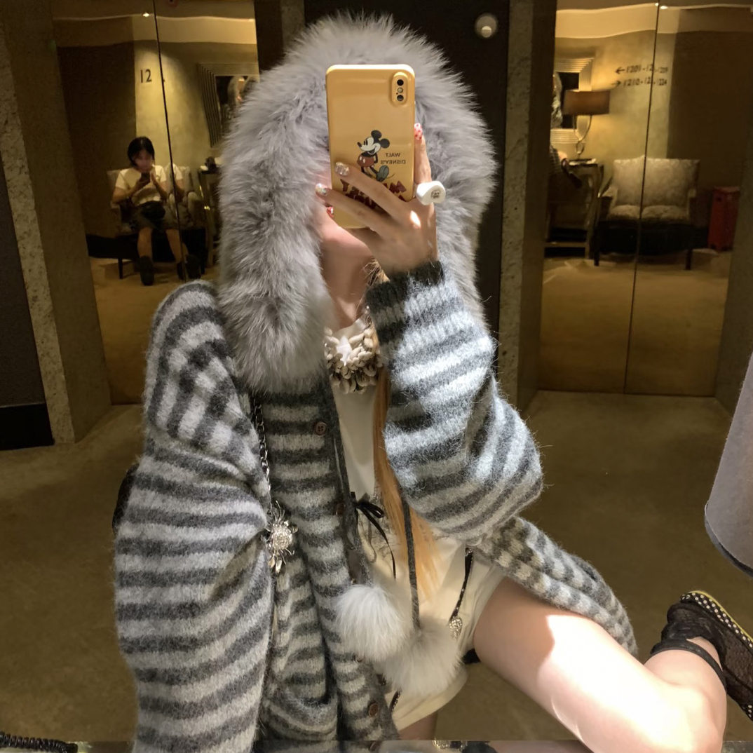 21号【现货】立领条纹针织毛衣时尚毛针织衫女常规秋冬格子