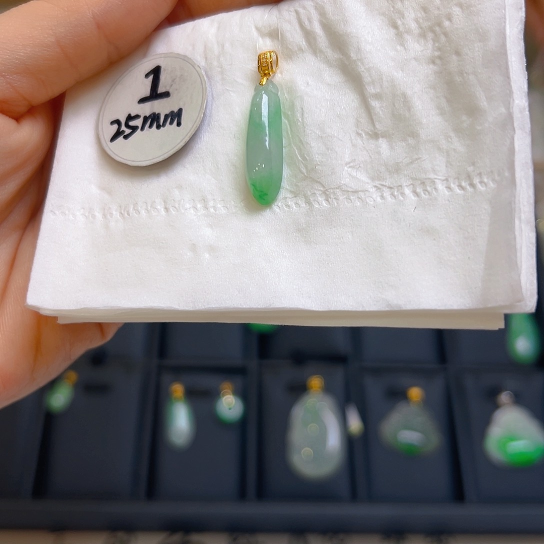 翡翠颈饰18K金镶嵌翡翠