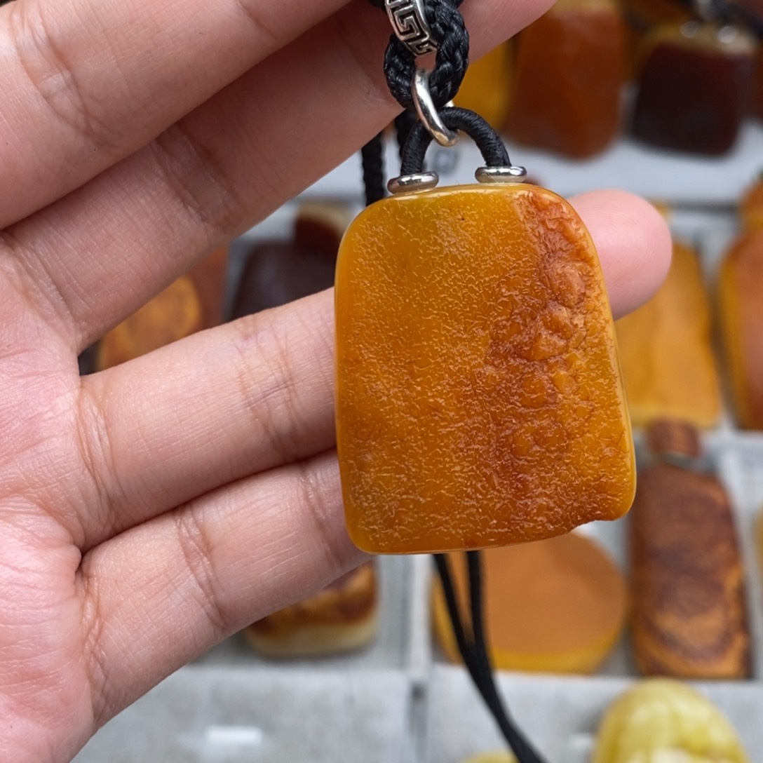 琥珀吊坠(赠链)未镶嵌