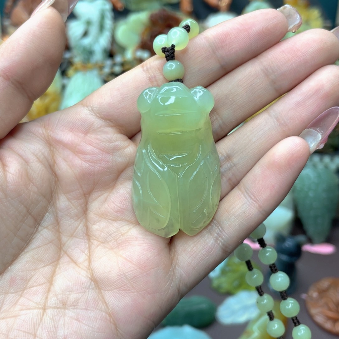 蛇纹石玉颈饰未镶嵌