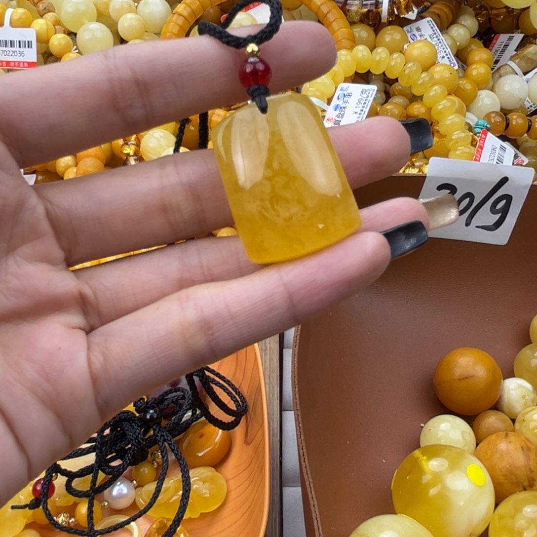 琥珀珠宝奇石未镶嵌