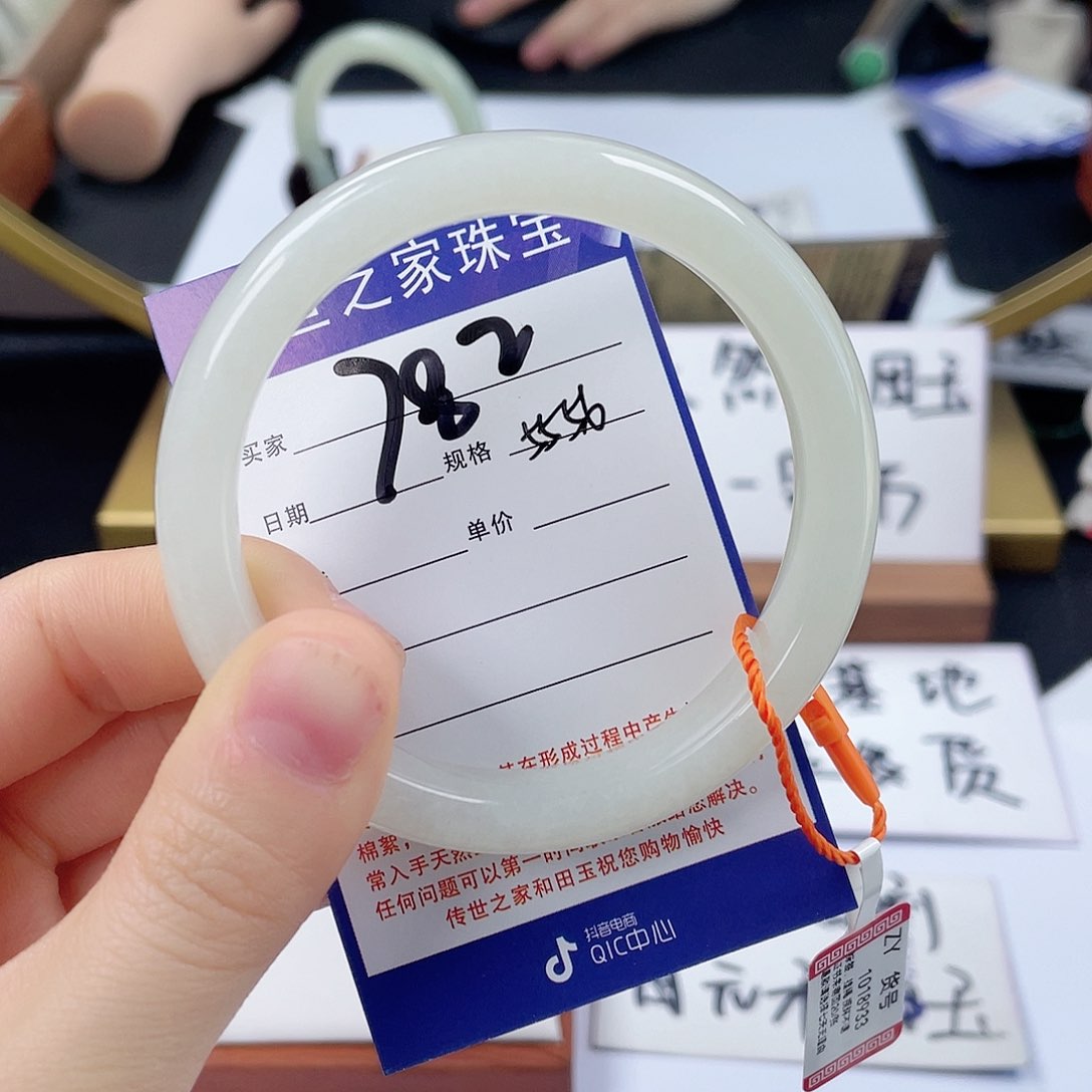 和田玉手镯未镶嵌