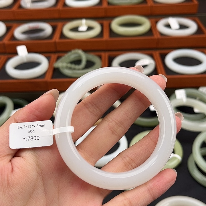 和田玉未镶嵌手镯